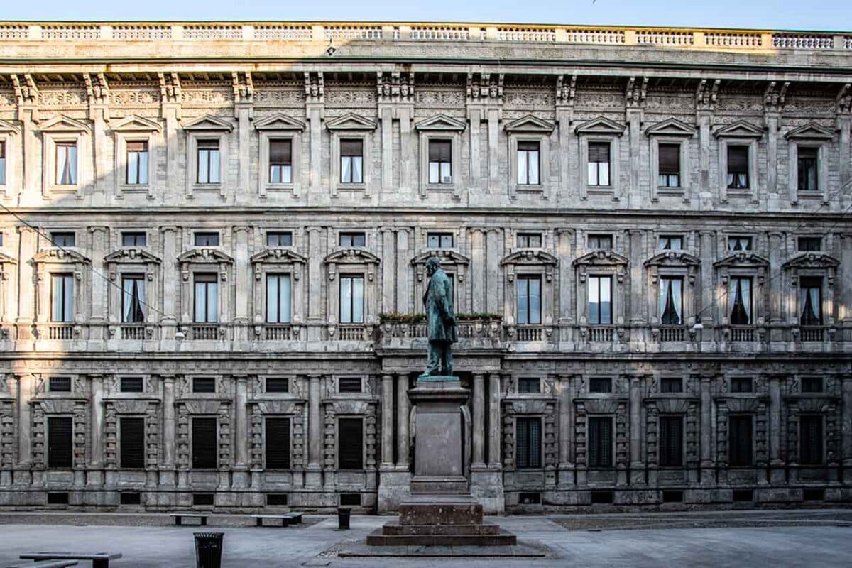 Palazzo-Marino-w-Mediolanie-1200x800